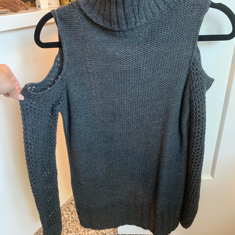 Open shoulder sweater - Picture 2 of 2